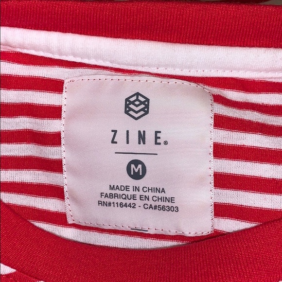 🪻3/$30 Red striped t-shirt🪻 - Picture 4 of 4